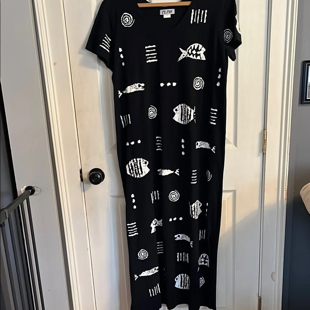 Black and White Graphic Dress - Picture 1 of 6